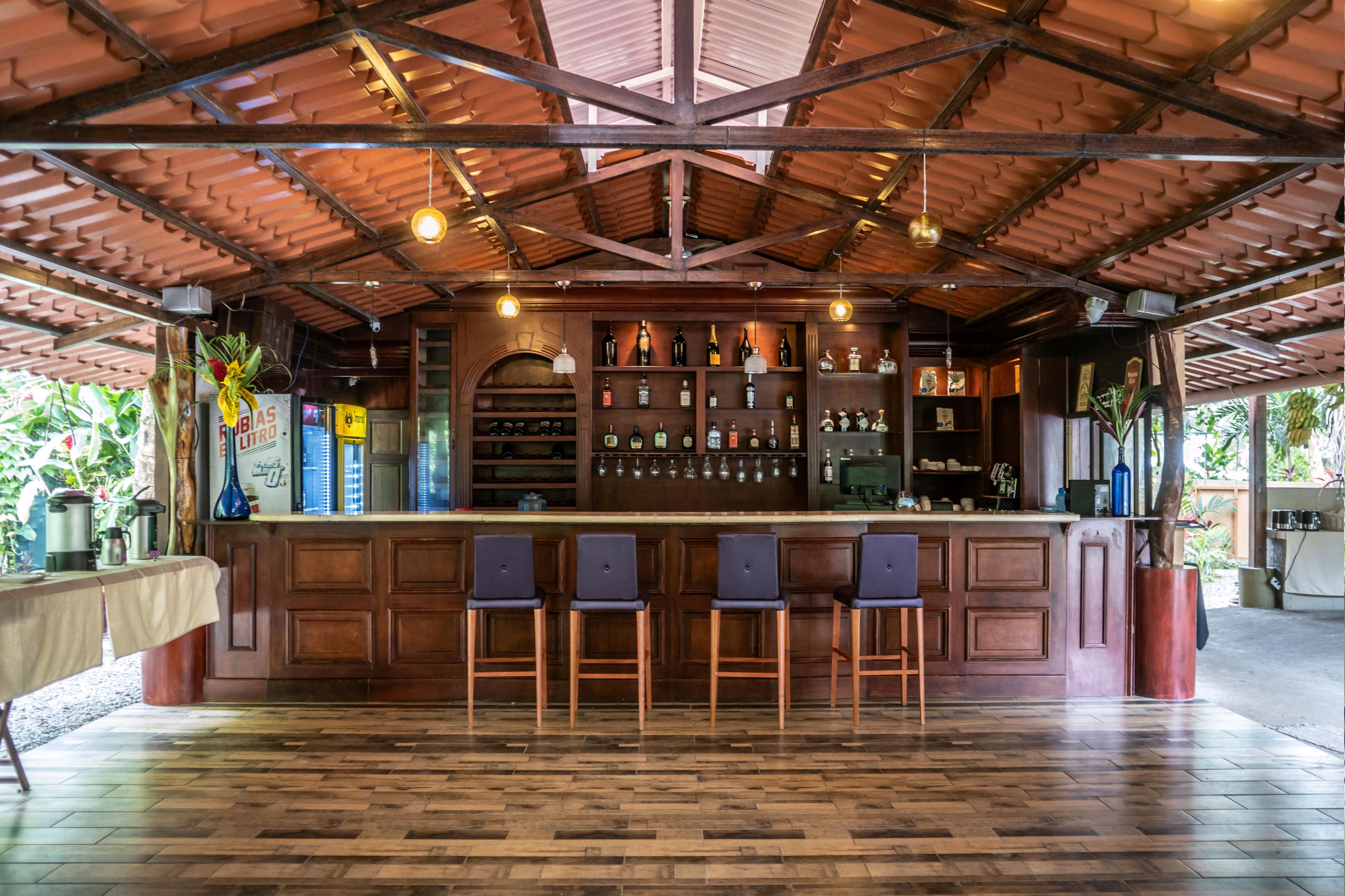 ATLANTIDA LODGE BAR