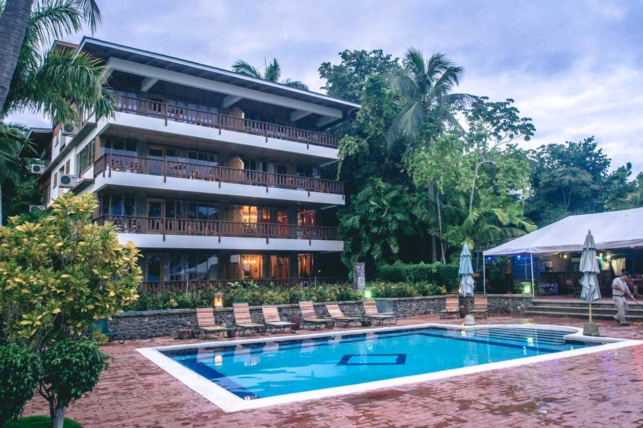 COSTA VERDE POOL