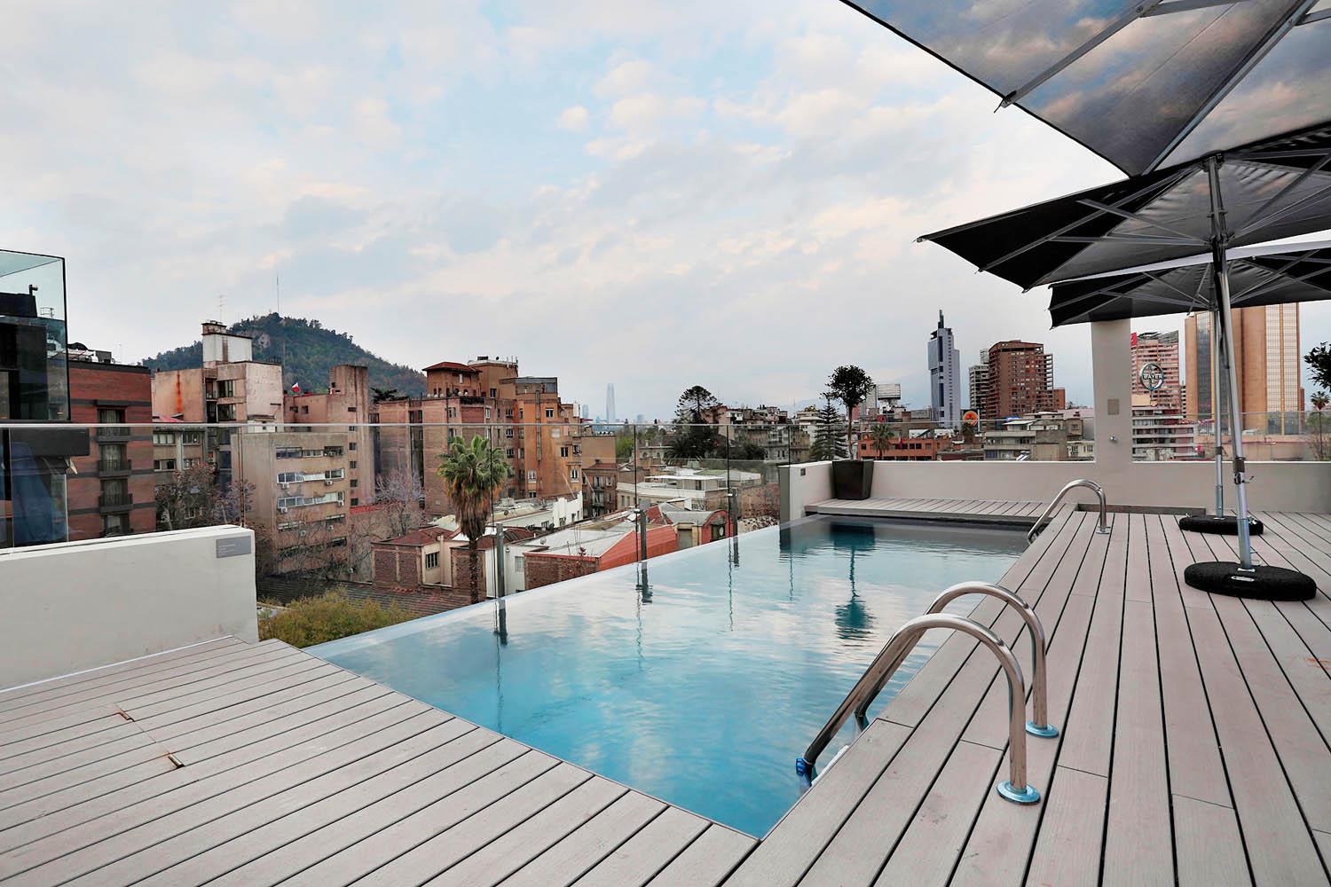 POOL CUMBRES LASTARRIA