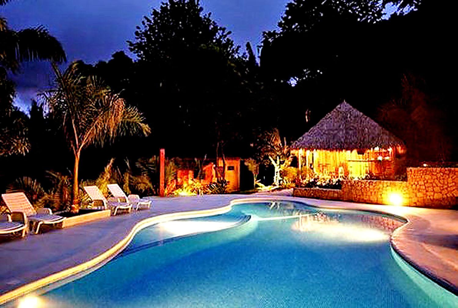 ESENCIA POOL