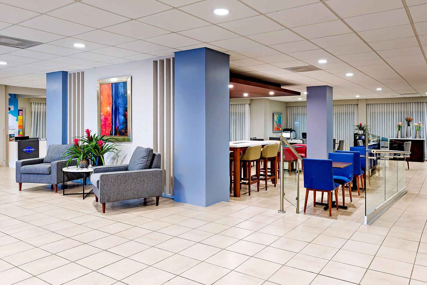 HOLIDAY INN LOBBY