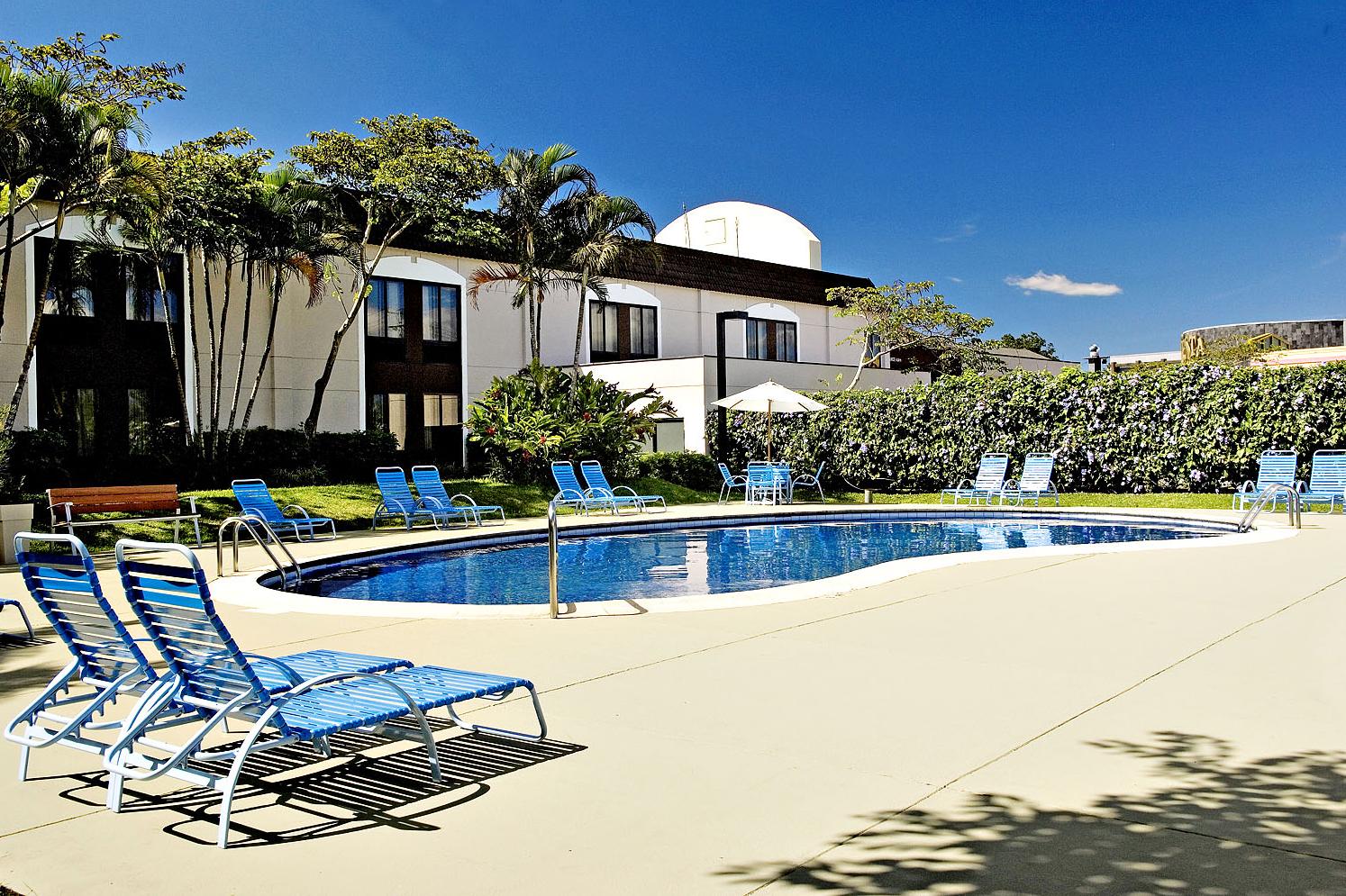 HOLIDAY INN POOL