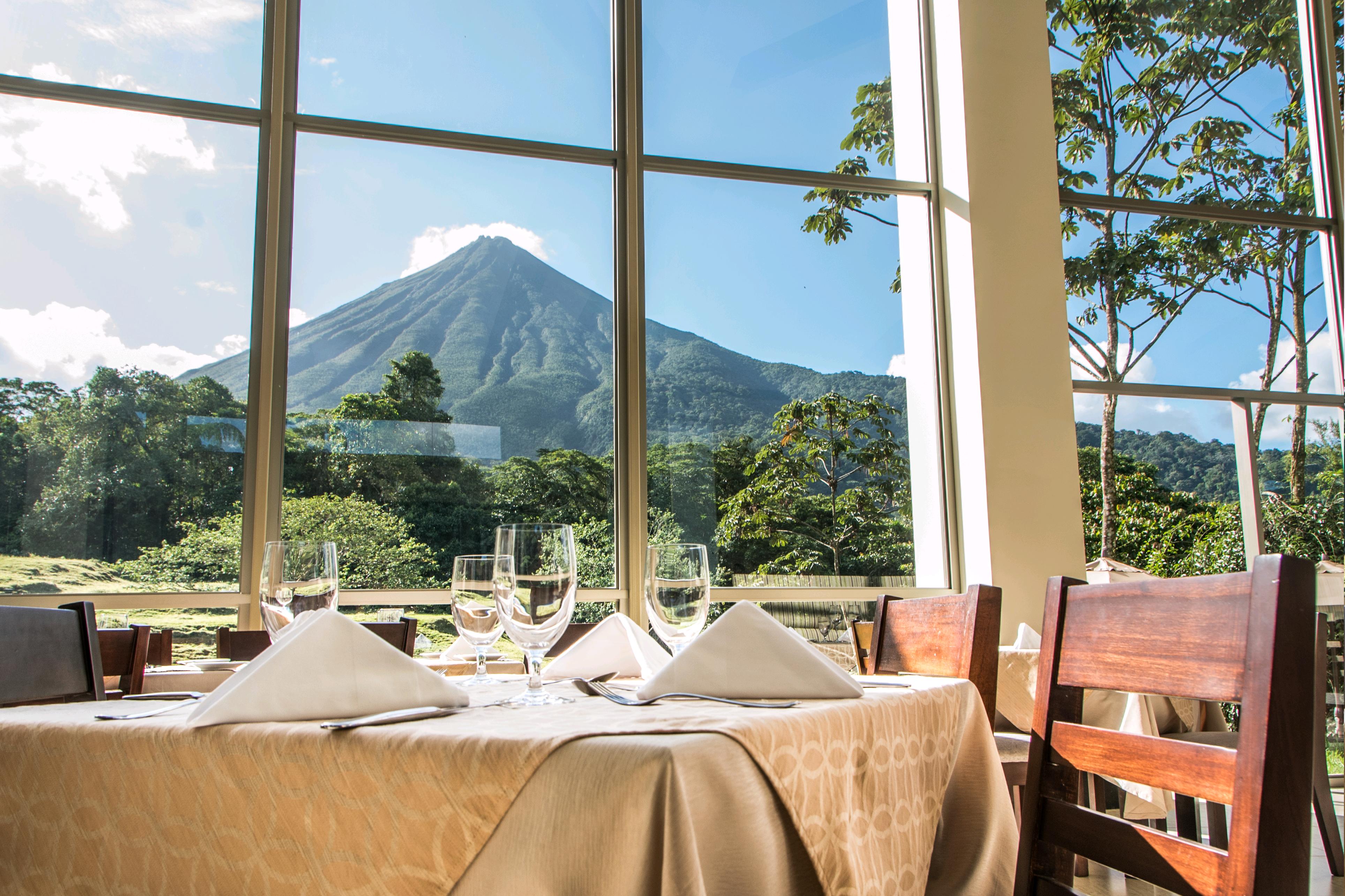 lomas del volcan restaurant