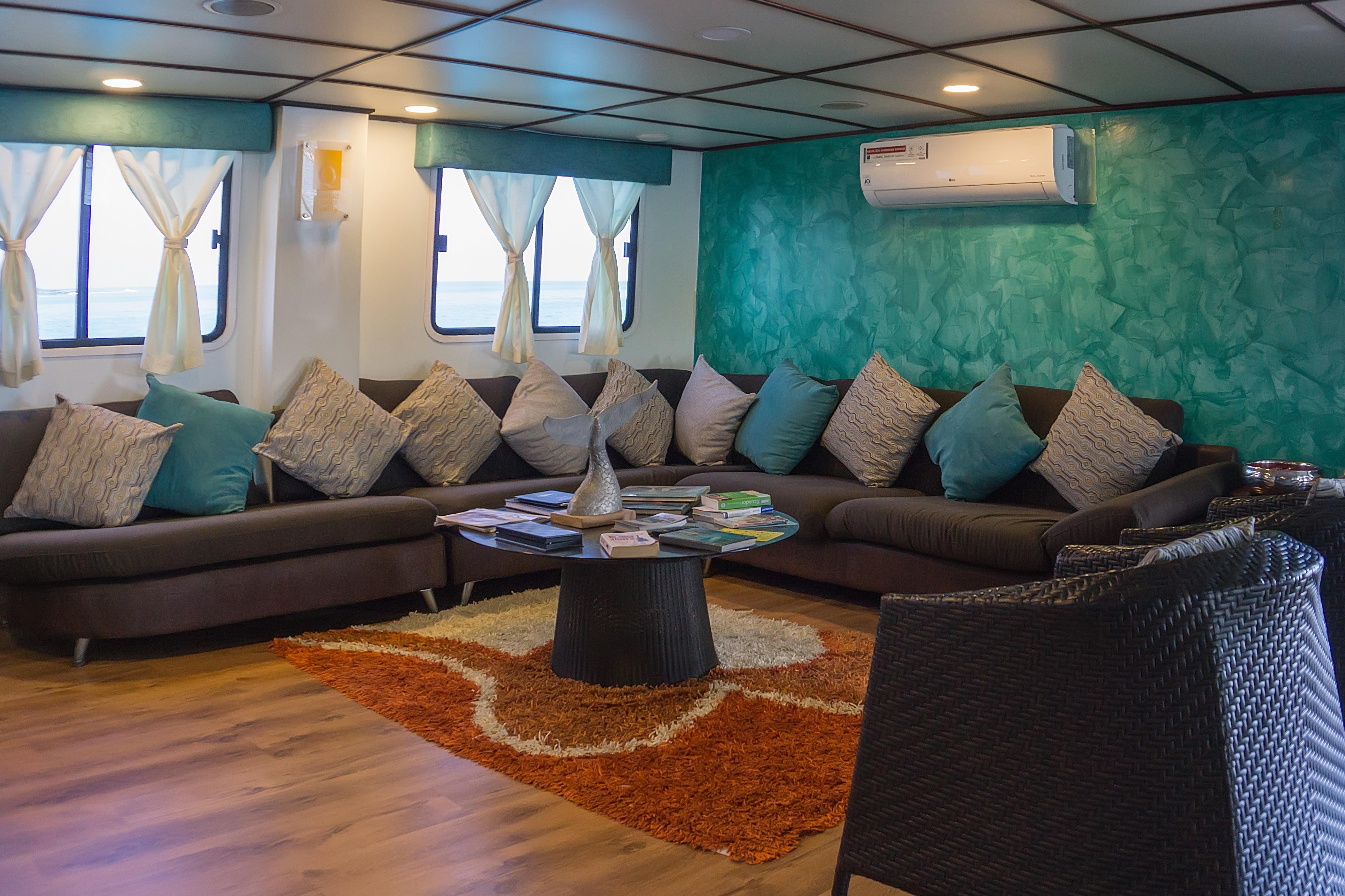 ANAHI LOUNGE