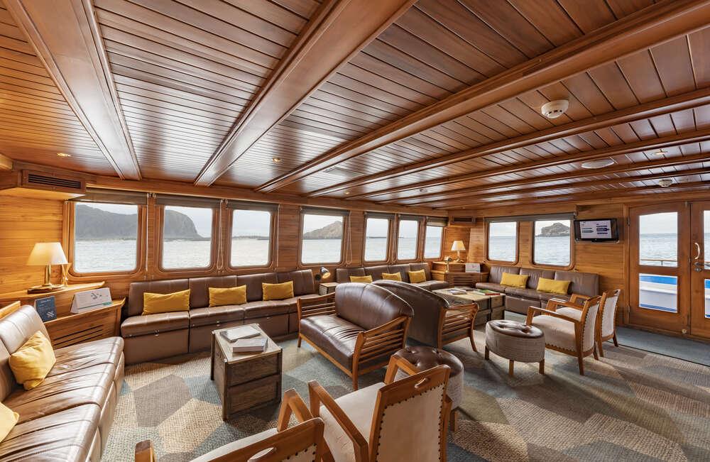 CORAL LOUNGE