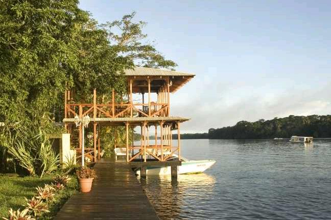 MANATUS LODGE AUSSEN