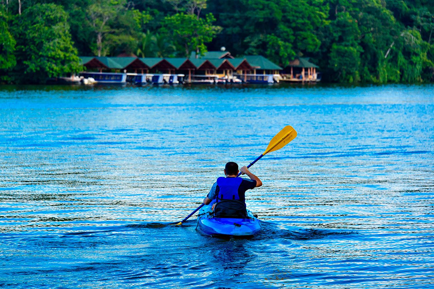 MANATUS LODGE KAYAK
