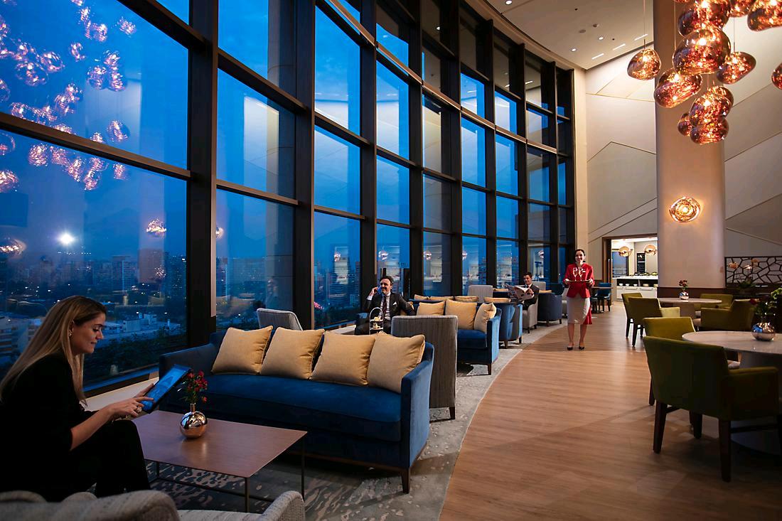 CLUB LOUNGE