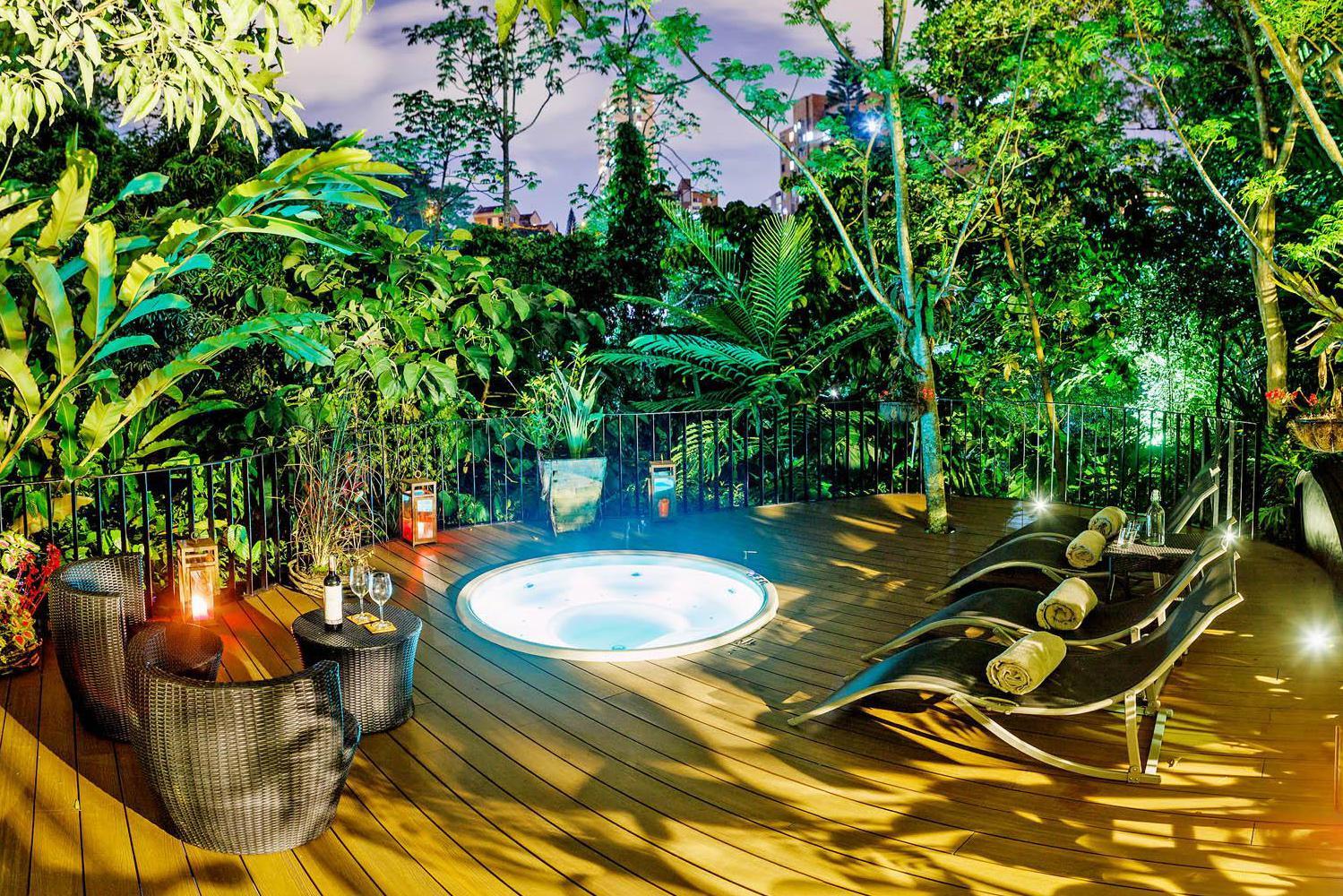 PATIO DEL MUNDO POOL