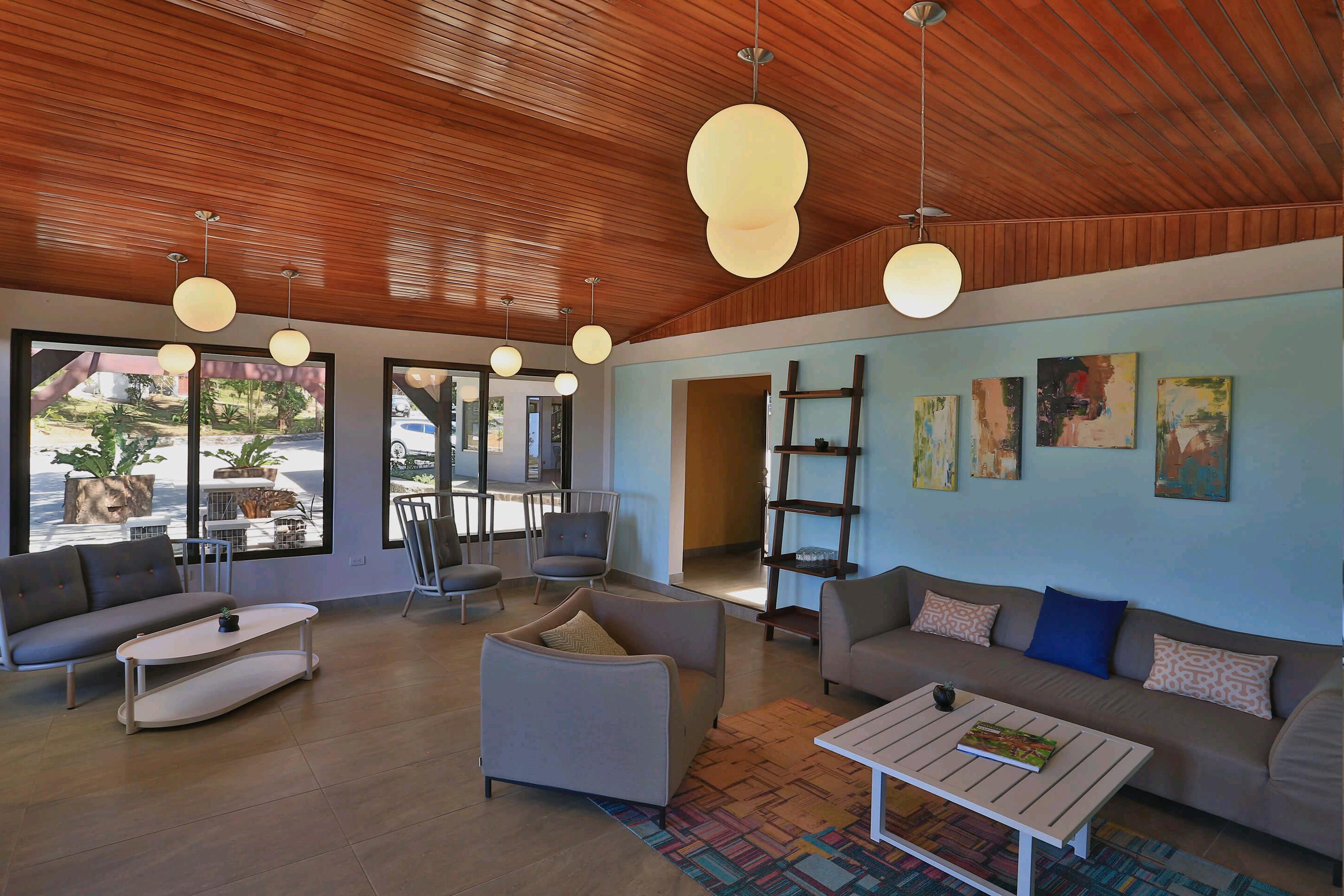 senda monteverde lounge