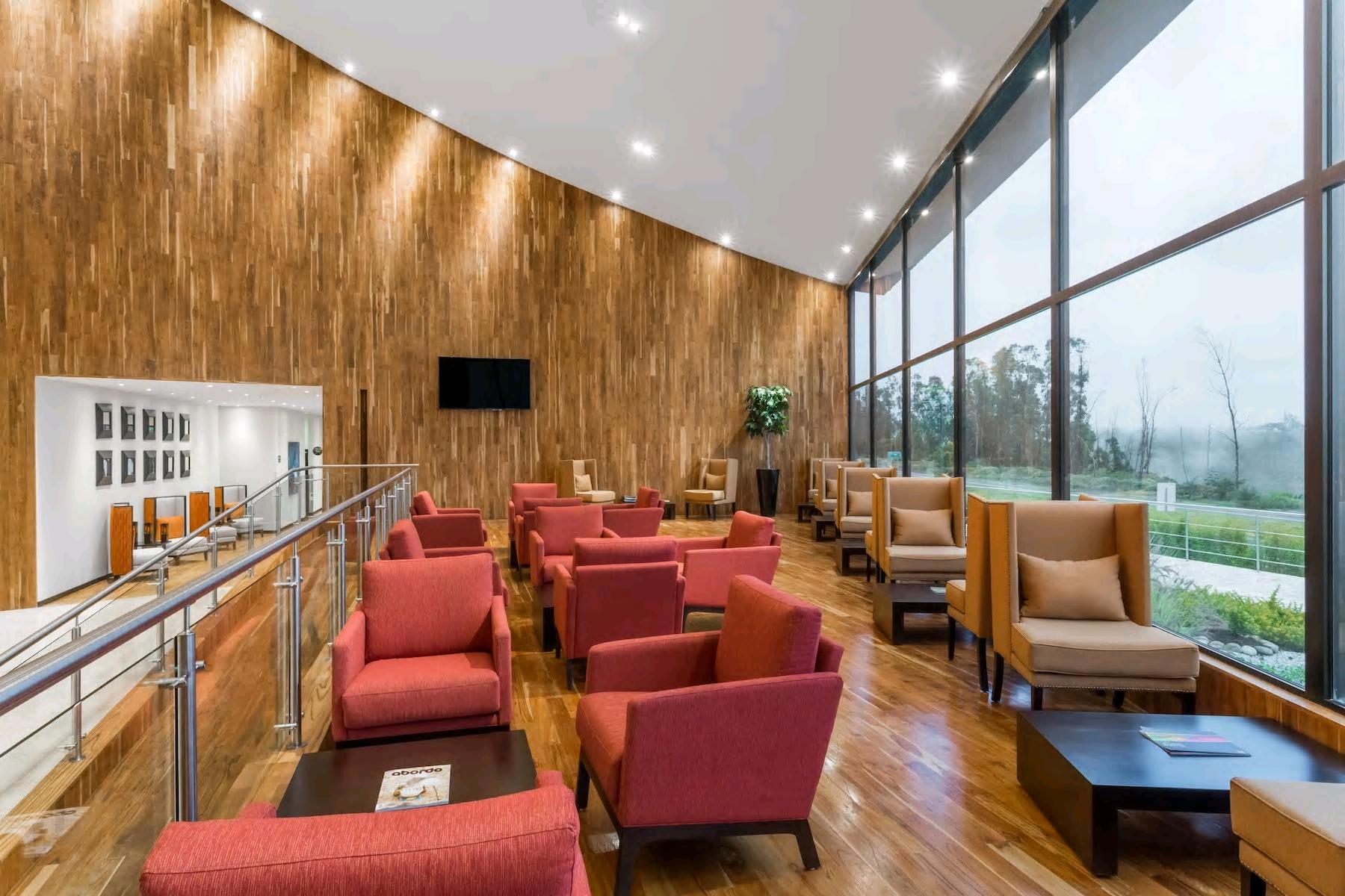 WYNHDAM UIO APT LOBBY