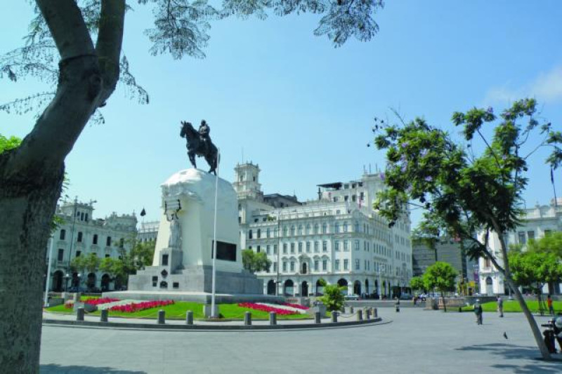 PERU LIMA PLAZA SAN MARTIN CITYTOUR